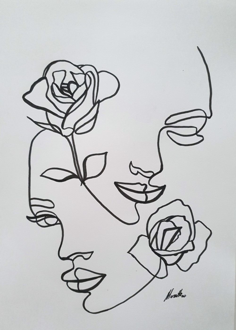 פנים בקו דיו המשולבים בפרחי ורדים